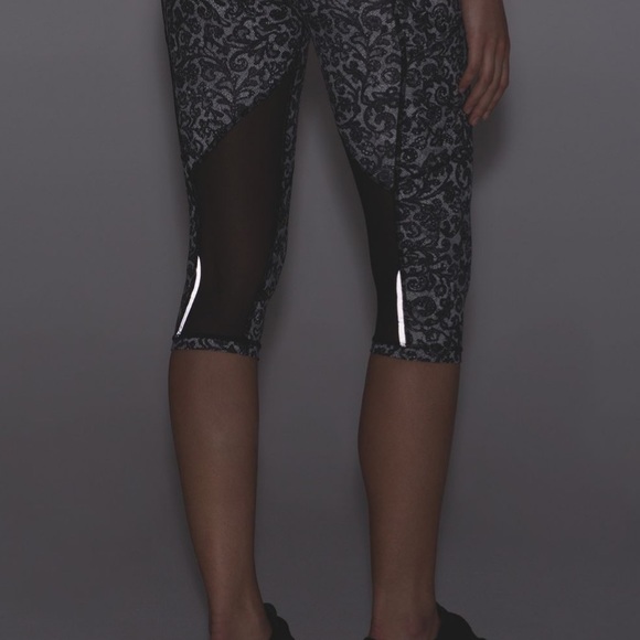 Lululemon Outrun 17" Crop pockets reflective - Picture 2 of 13
